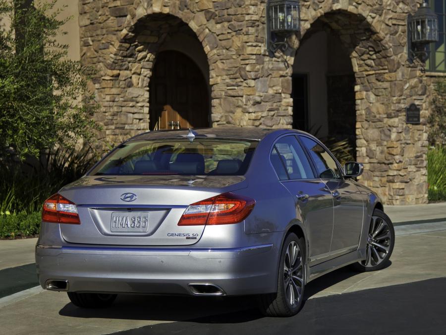  Hyundai Genesis R-Spec 2011 года  (фото 4 из 21)